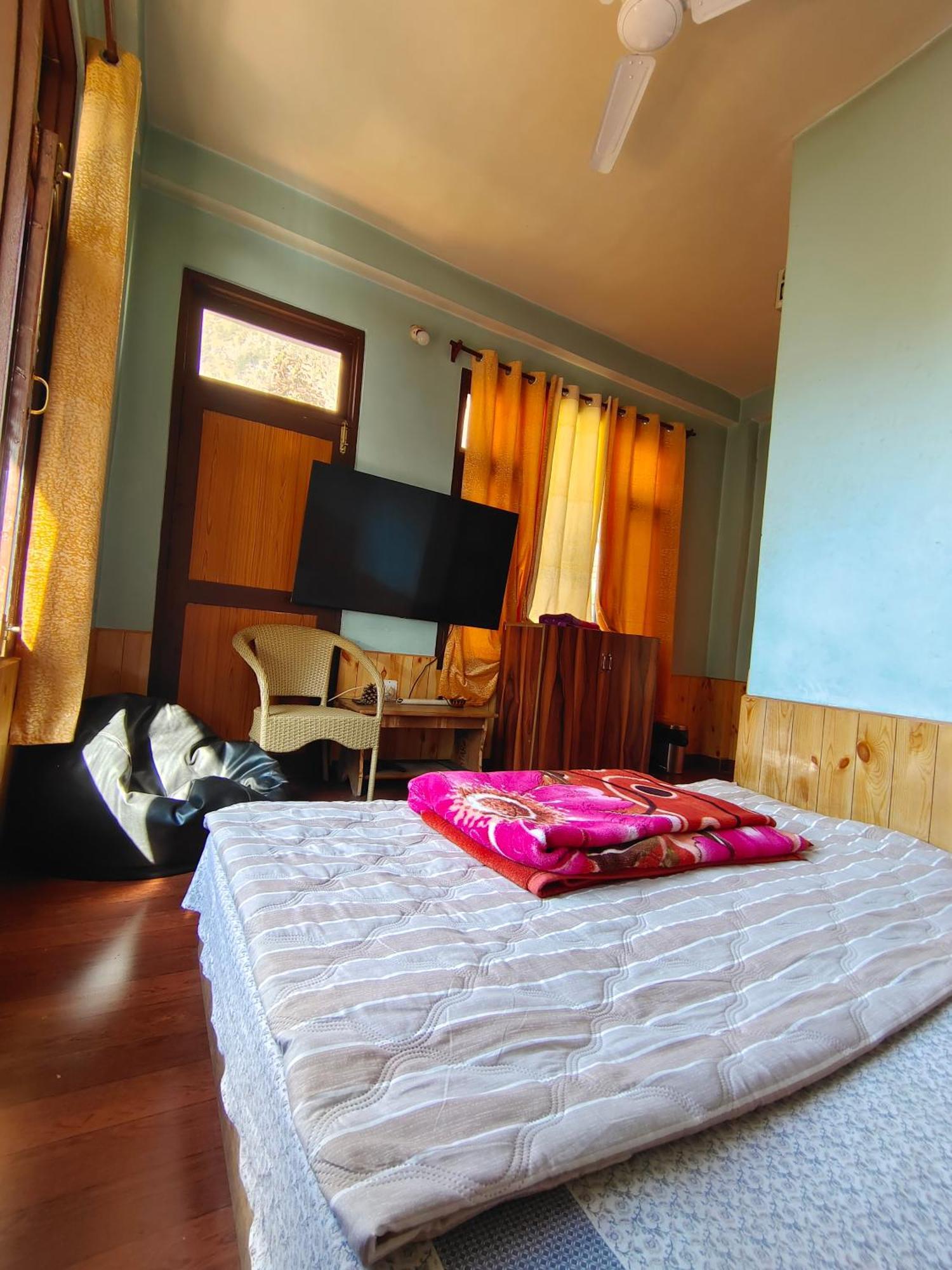 Trinity Homestay Kasol Kültér fotó